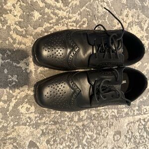 Classic Black Leather Oxfords with Brogue Detailing